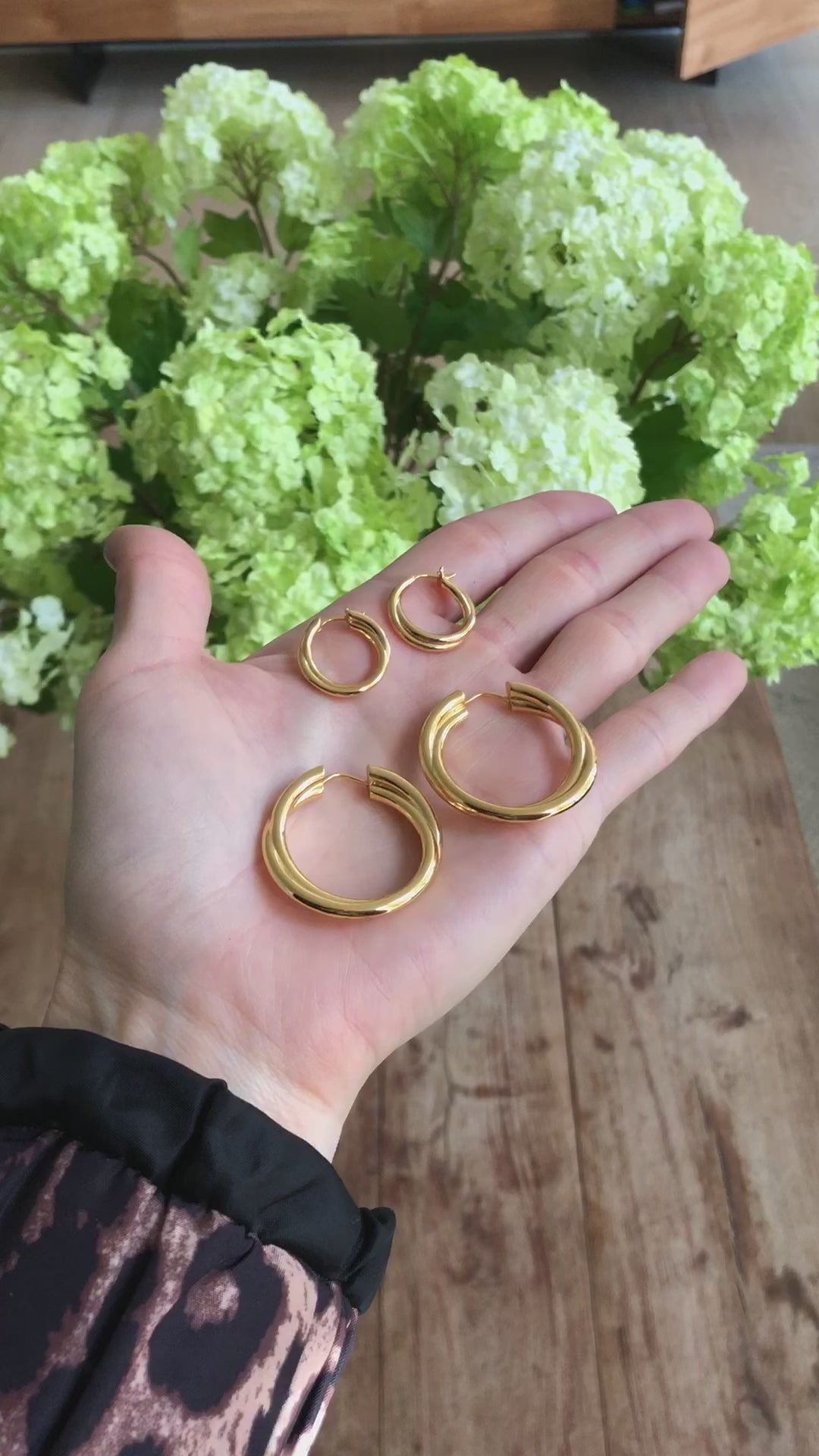 Large twisted hoops gold and small twisted hoops gold